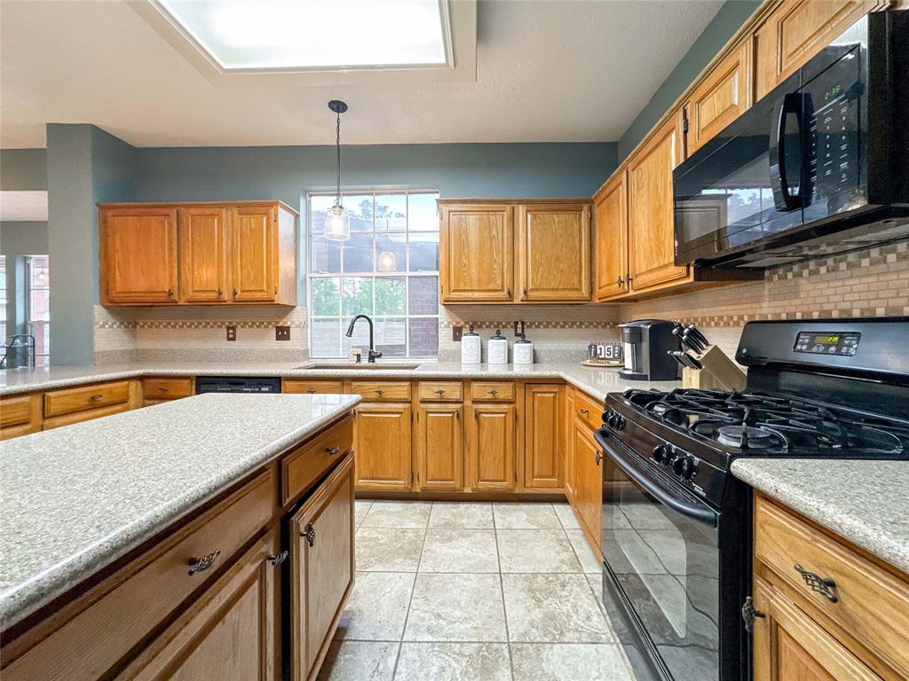 2007 S Mission Circle, Friendswood, Texas image 9