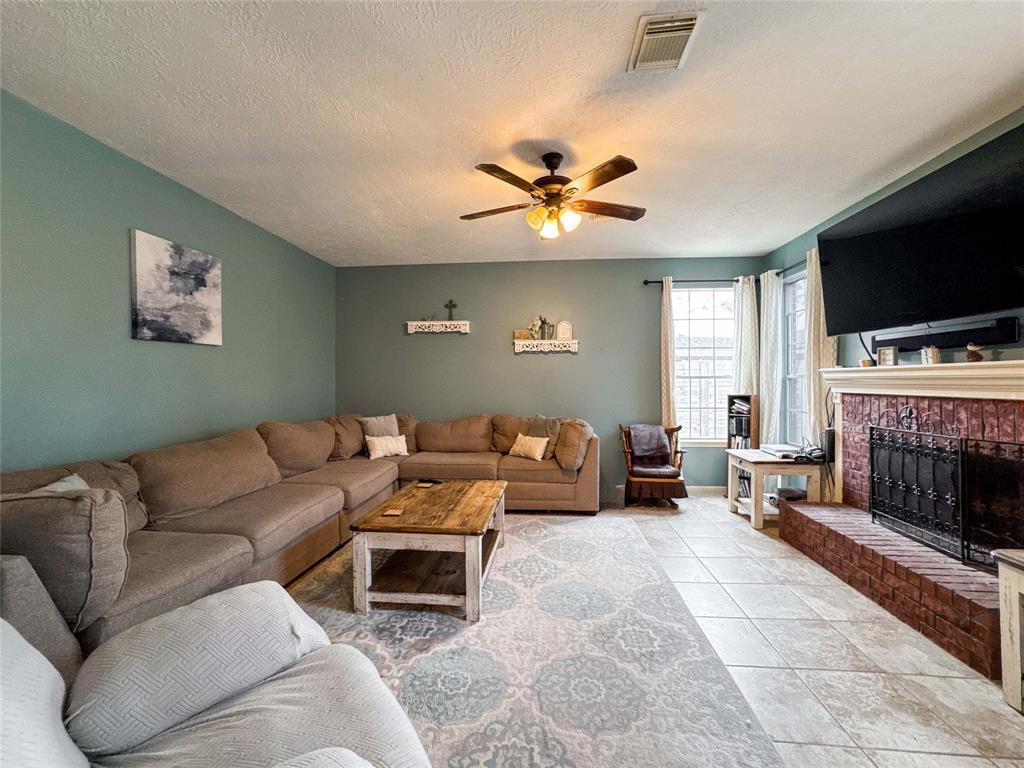 2007 S Mission Circle, Friendswood, Texas image 4