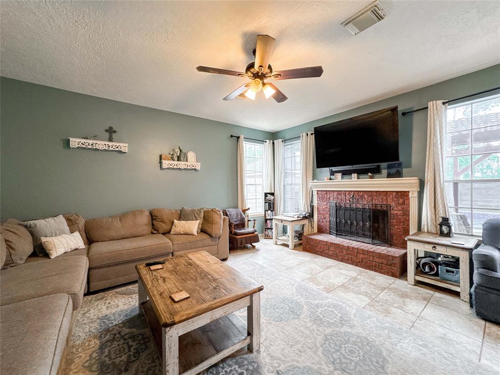 2007 S Mission Circle, Friendswood, Texas image 6