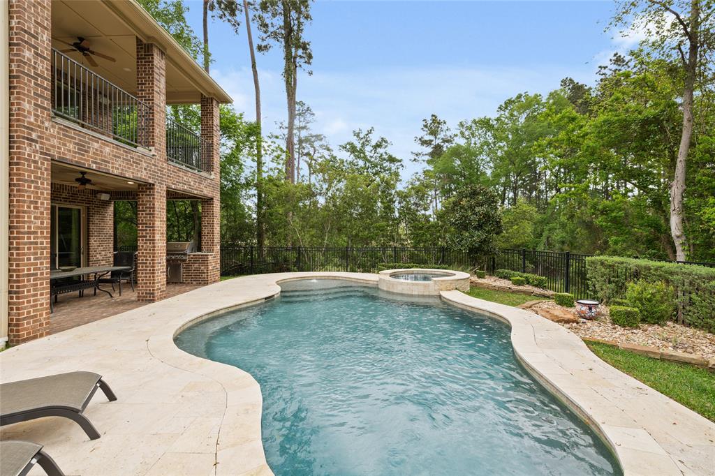 211 Twilight Toast Drive, Conroe, Texas image 4
