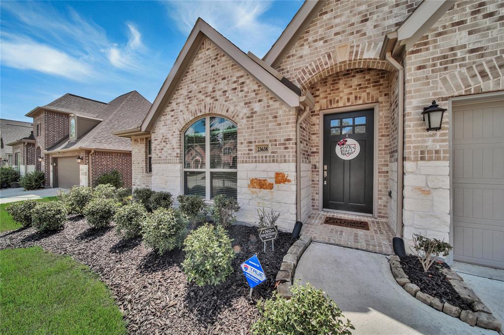 23638 Sage Villa Drive, New Caney, Texas image 2