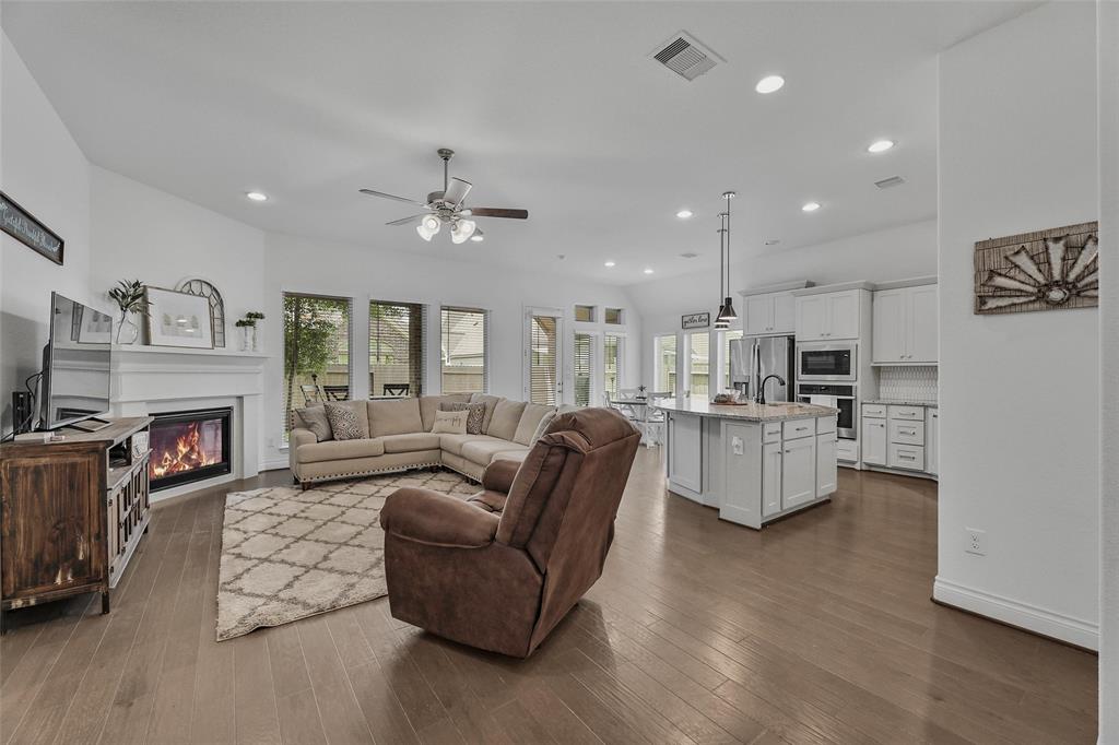 23638 Sage Villa Drive, New Caney, Texas image 8