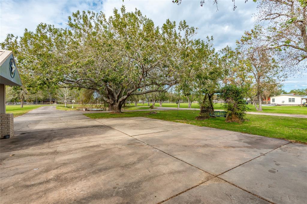 1625 County Road 284, Alvin, Texas image 5