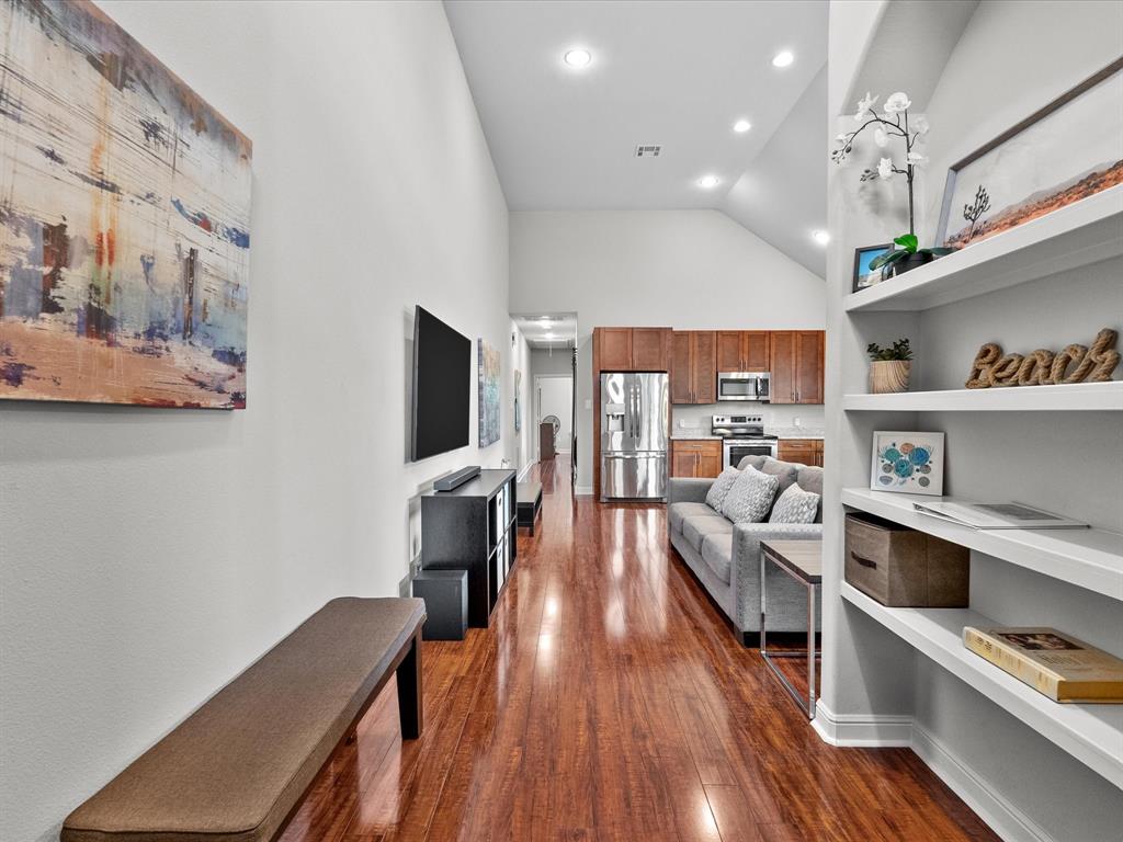 223 W 5th Street