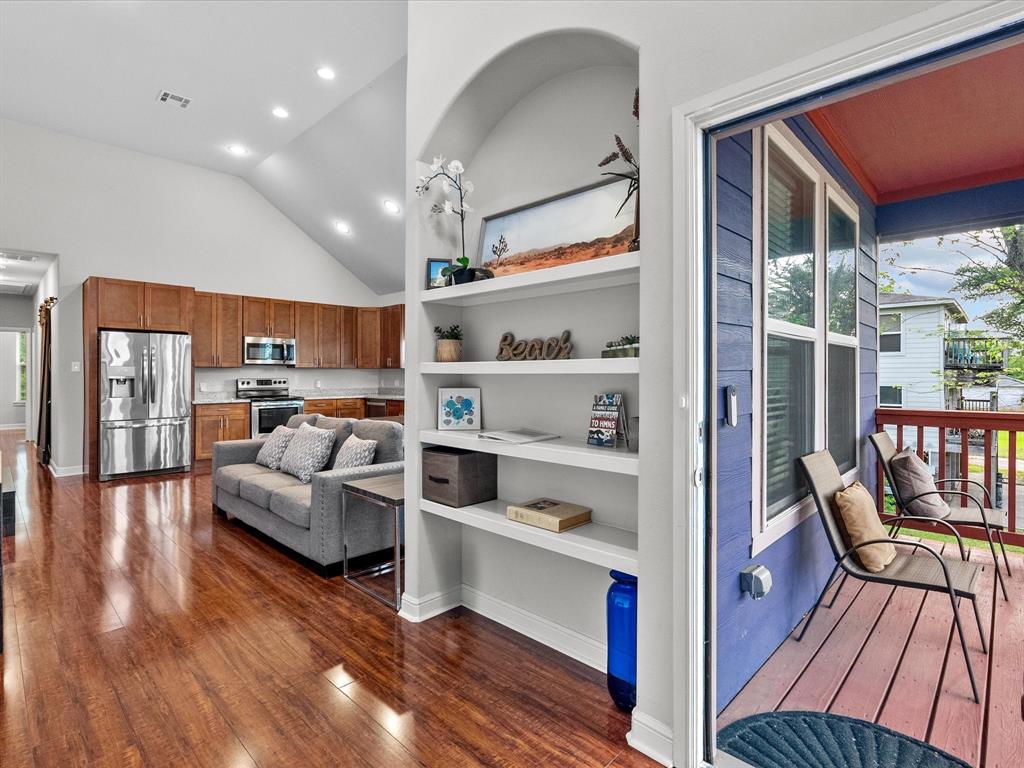 223 W 5th Street
