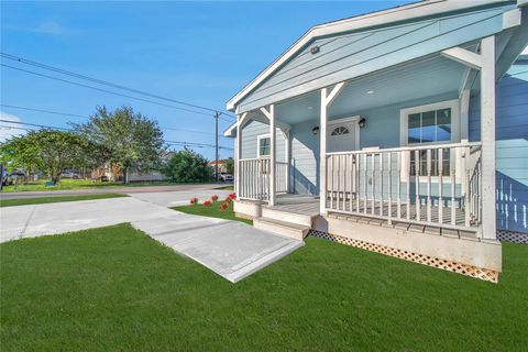 Single Family Residence in Galveston TX 2221 Grover Avenue.jpg