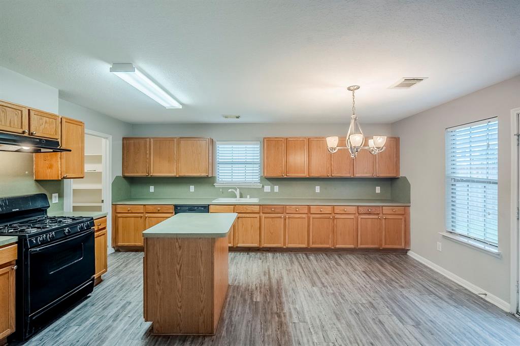 21106 Scenic Bluff Lane, Humble, Texas image 12