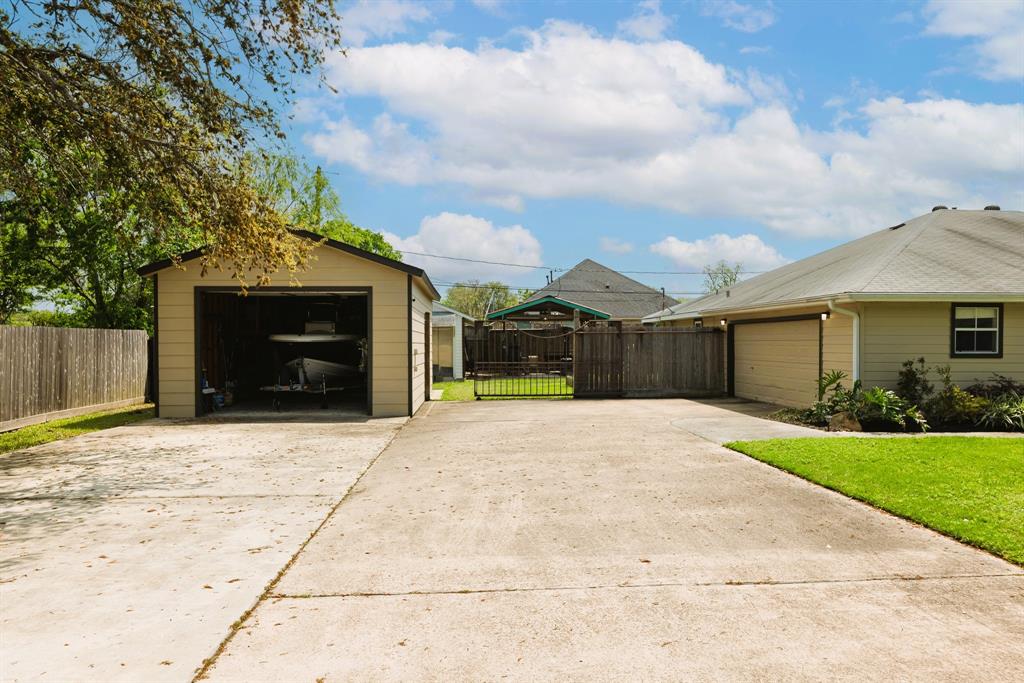4707 Elm Street, Seabrook, Texas image 2