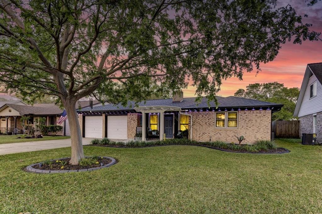 218 Pecan Drive, League City, Texas image 2