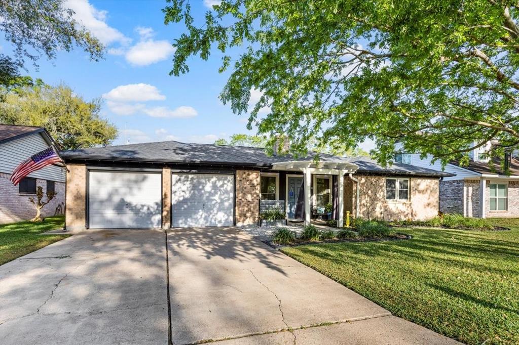 218 Pecan Drive, League City, Texas image 4
