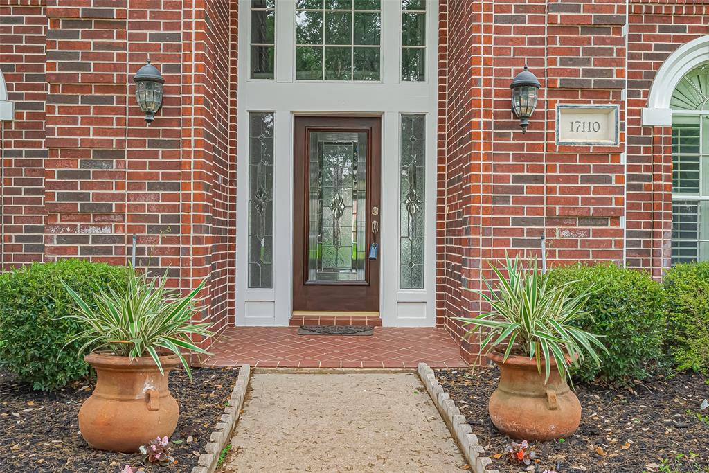 17110 Rolling Brook Court, Sugar Land, Texas image 3