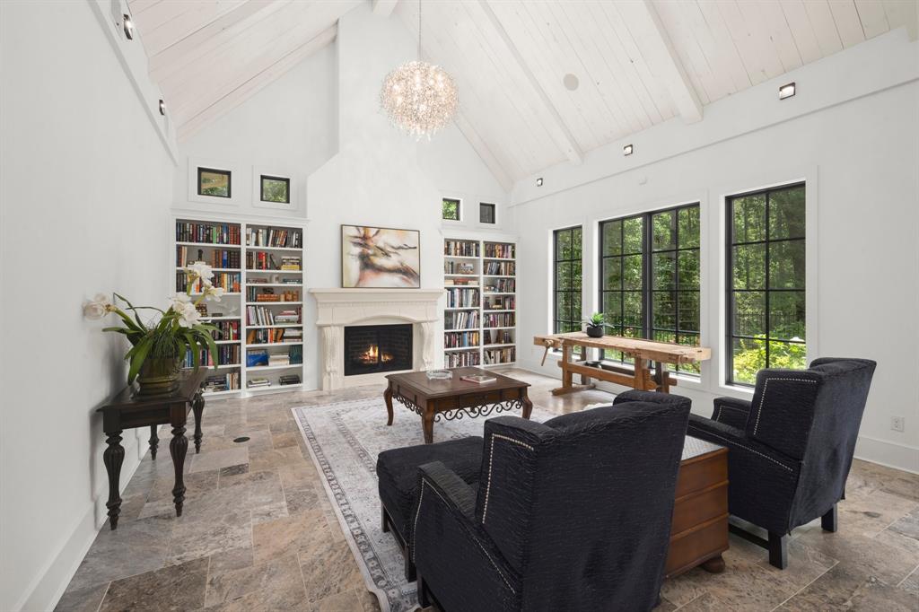 129 Stagecoach Circle, Huntsville, Texas image 12