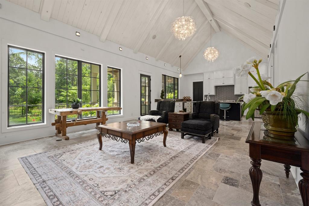 129 Stagecoach Circle, Huntsville, Texas image 11