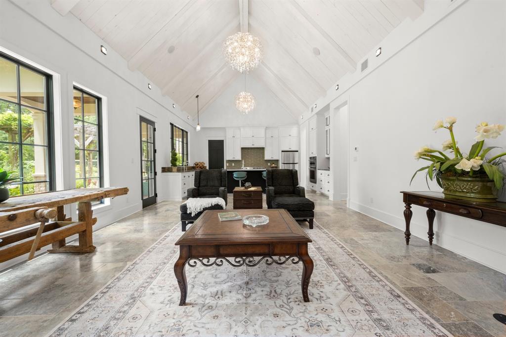 129 Stagecoach Circle, Huntsville, Texas image 13