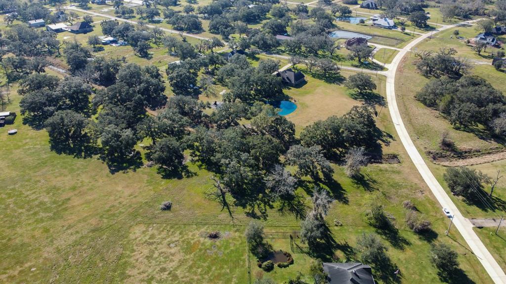 837 Winchester Trail, Angleton, Texas image 11