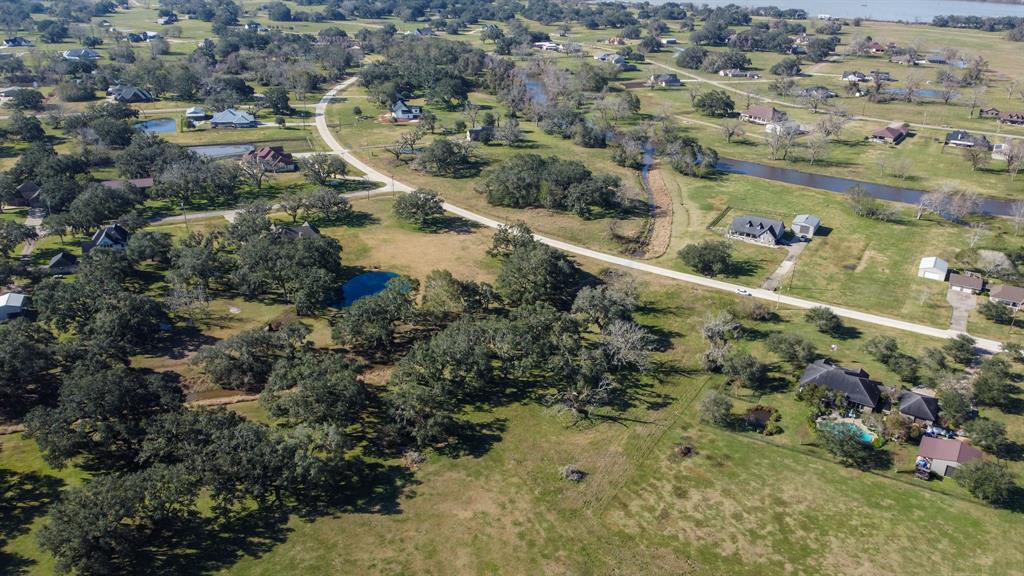 837 Winchester Trail, Angleton, Texas image 10