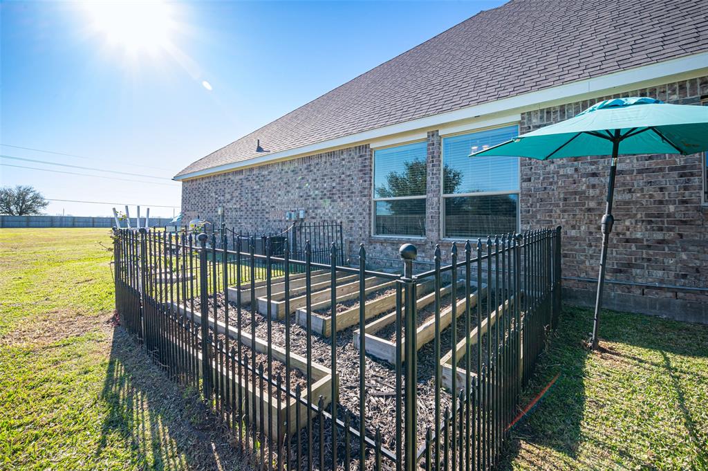 7402 Tejas Lakes Trail, Needville, Texas image 44