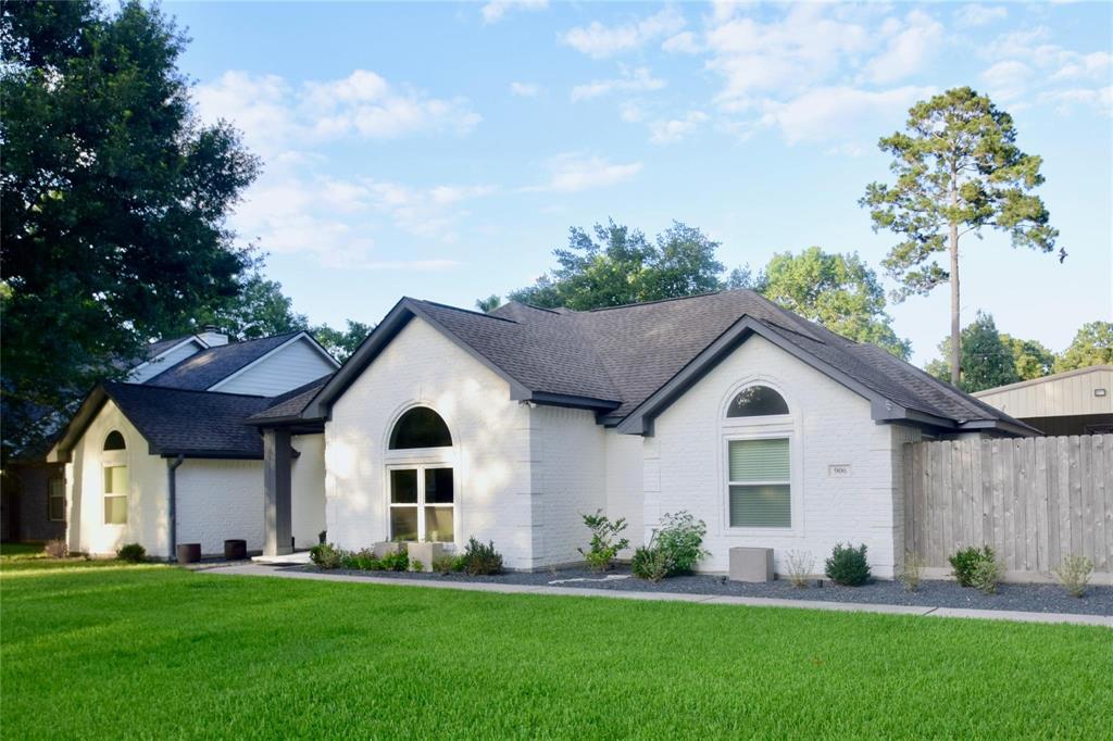 906 Weeping Willow Way