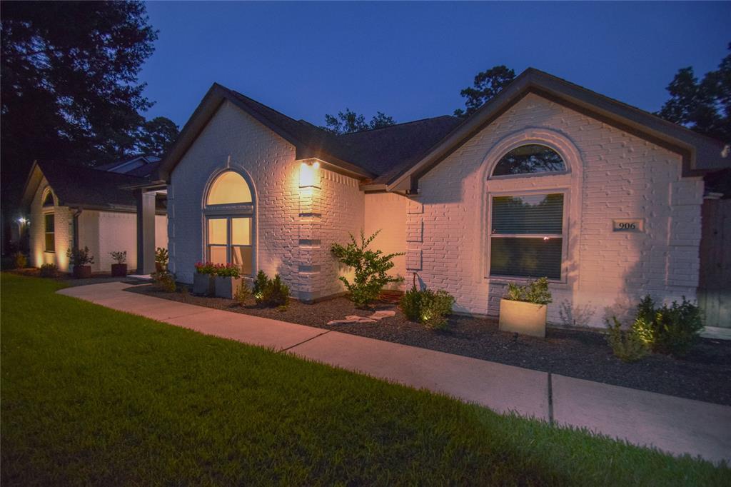 906 Weeping Willow Way