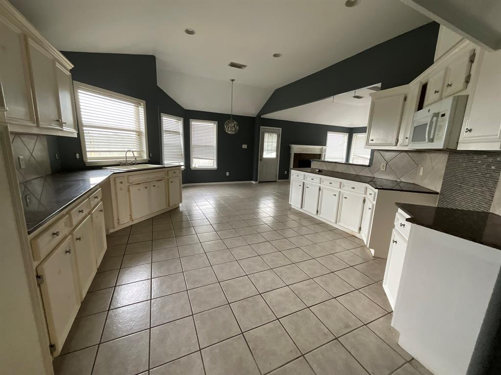 9631 Highland Pointe Drive, Needville, Texas image 2