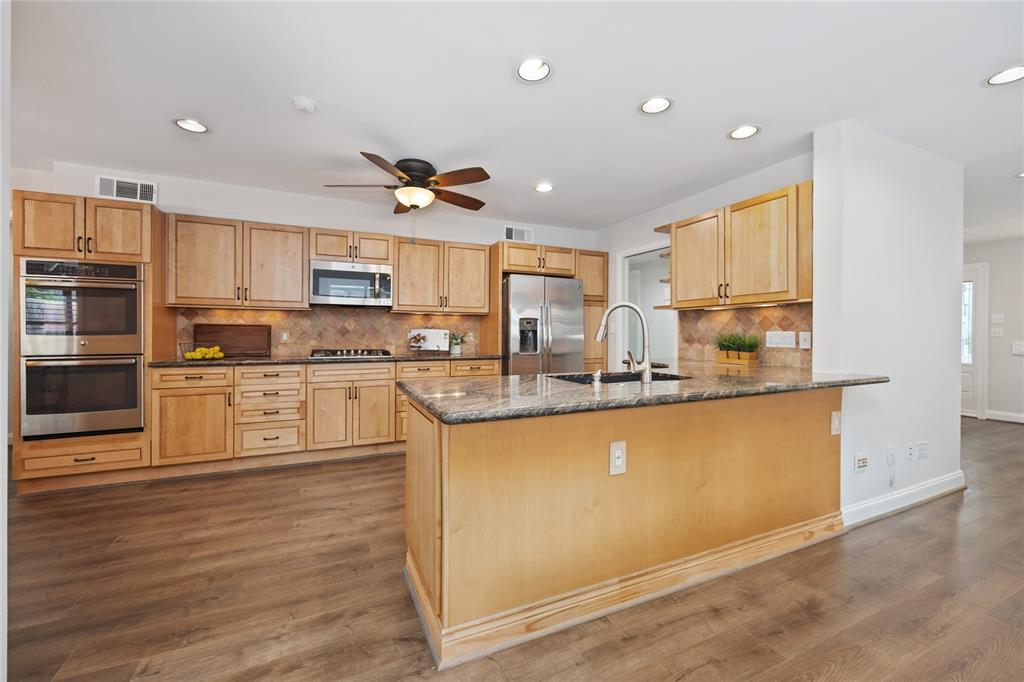 631 Azaleadell Drive, Houston, Texas image 4