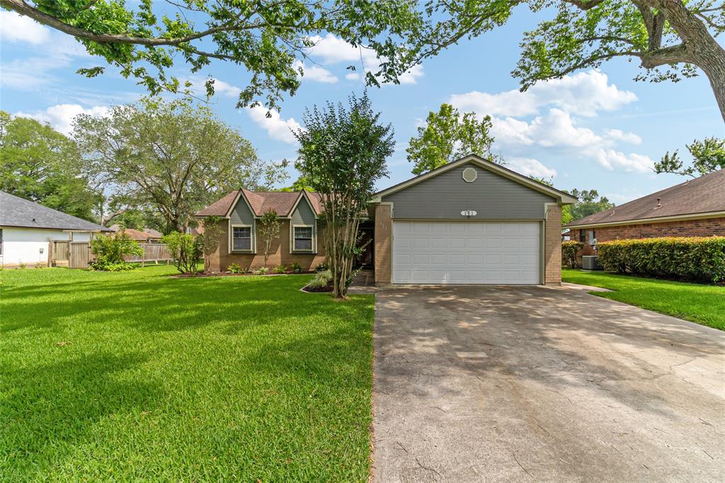 111 Mesquite Street, Lake Jackson, Texas image 2