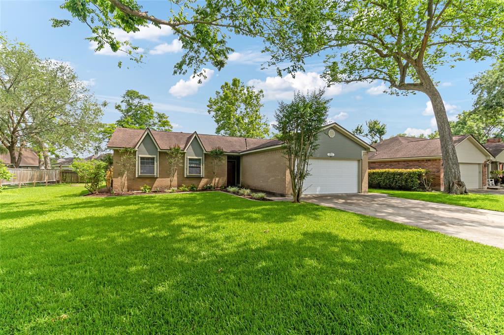 111 Mesquite Street, Lake Jackson, Texas image 1