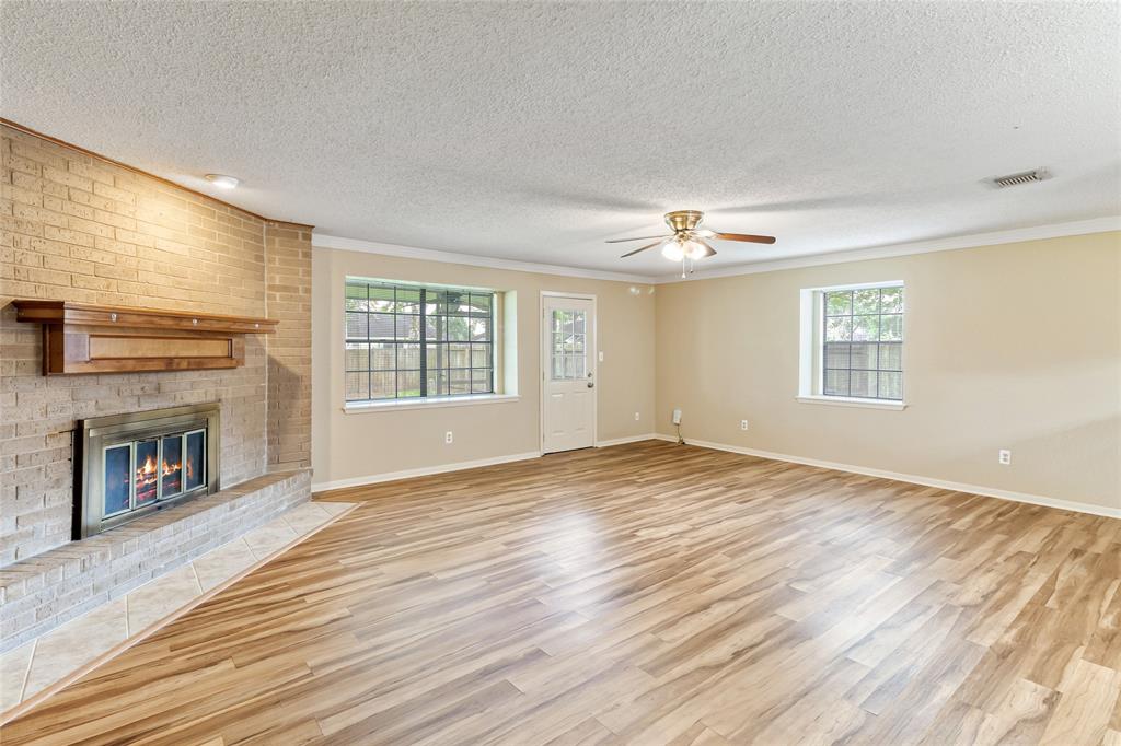 111 Mesquite Street, Lake Jackson, Texas image 4