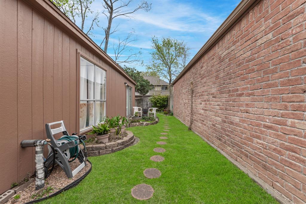 6826 Bullinger Drive, Spring, Texas image 25