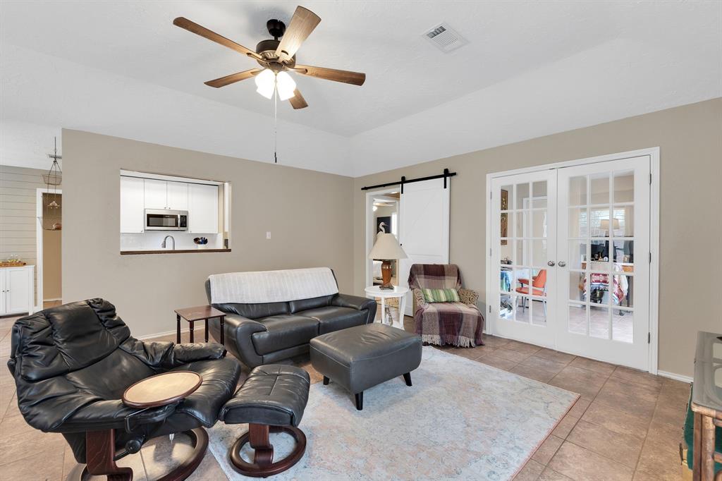 6826 Bullinger Drive, Spring, Texas image 8