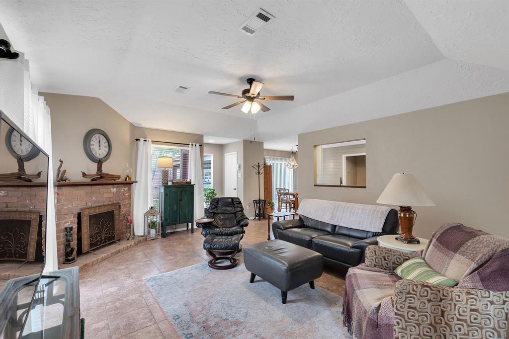 6826 Bullinger Drive, Spring, Texas image 9