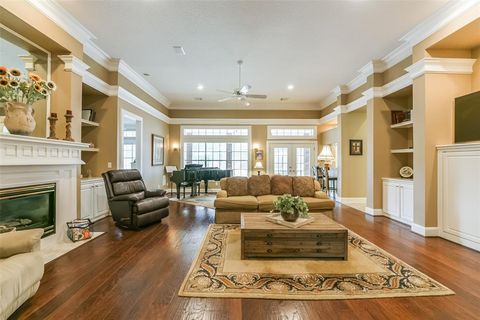 Single Family Residence in Friendswood TX 11 Marys Creek Lane 9.jpg