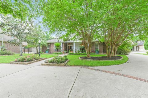 Single Family Residence in Friendswood TX 11 Marys Creek Lane 1.jpg