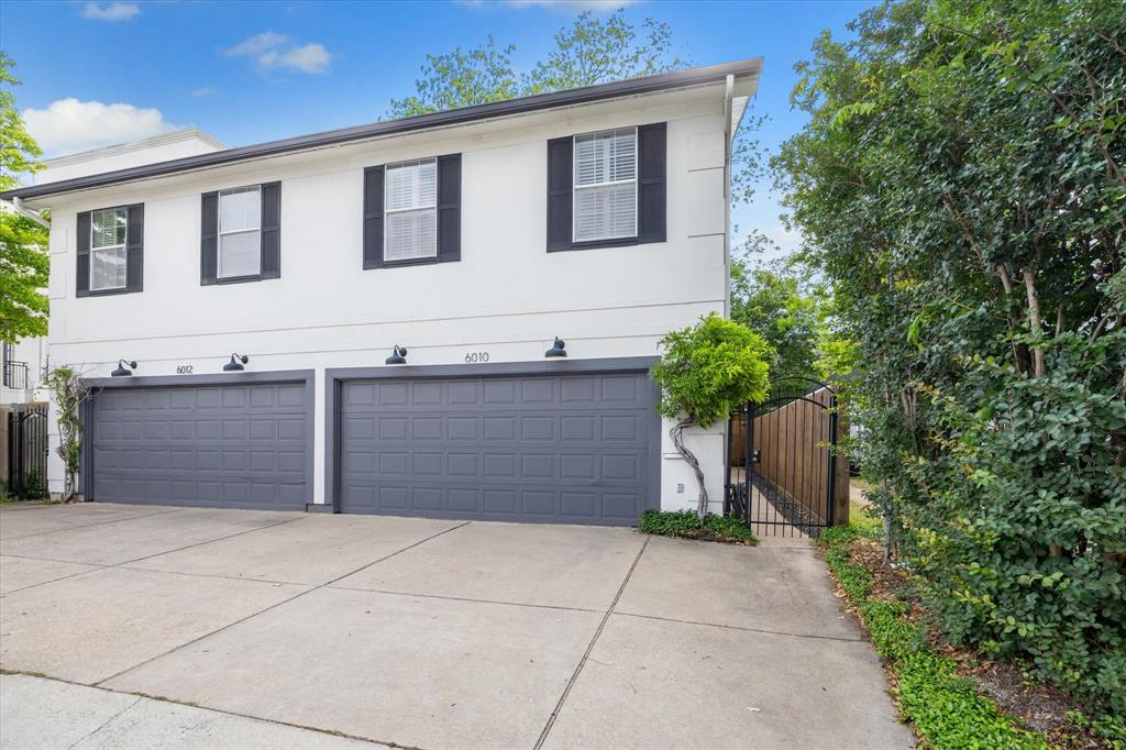 6010 Kirby Drive, Houston, Texas image 2