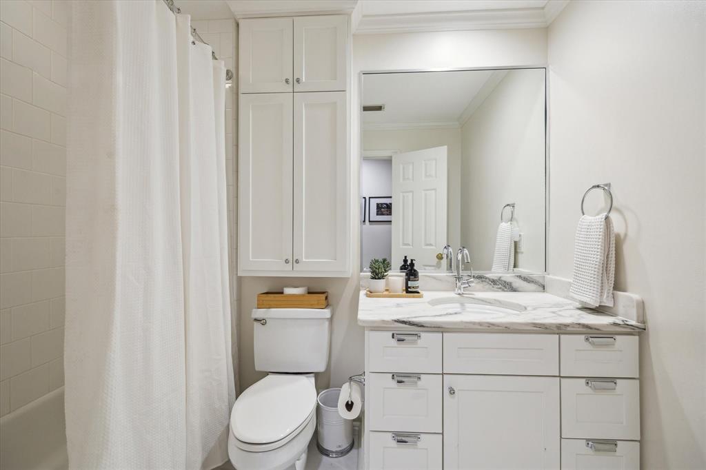 6010 Kirby Drive, Houston, Texas image 16