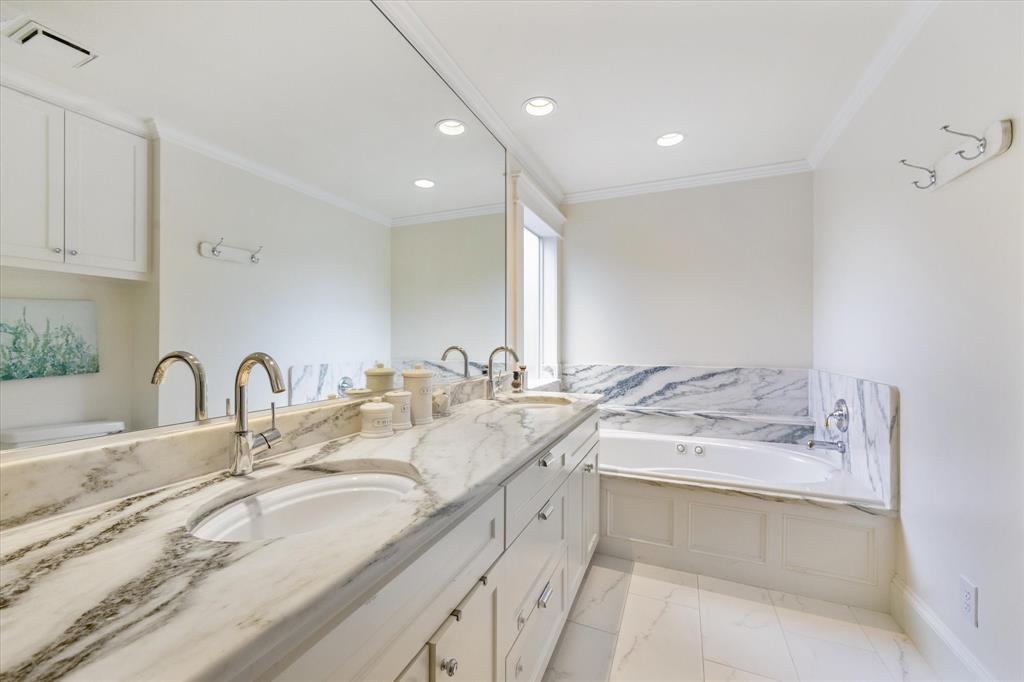 6010 Kirby Drive, Houston, Texas image 19