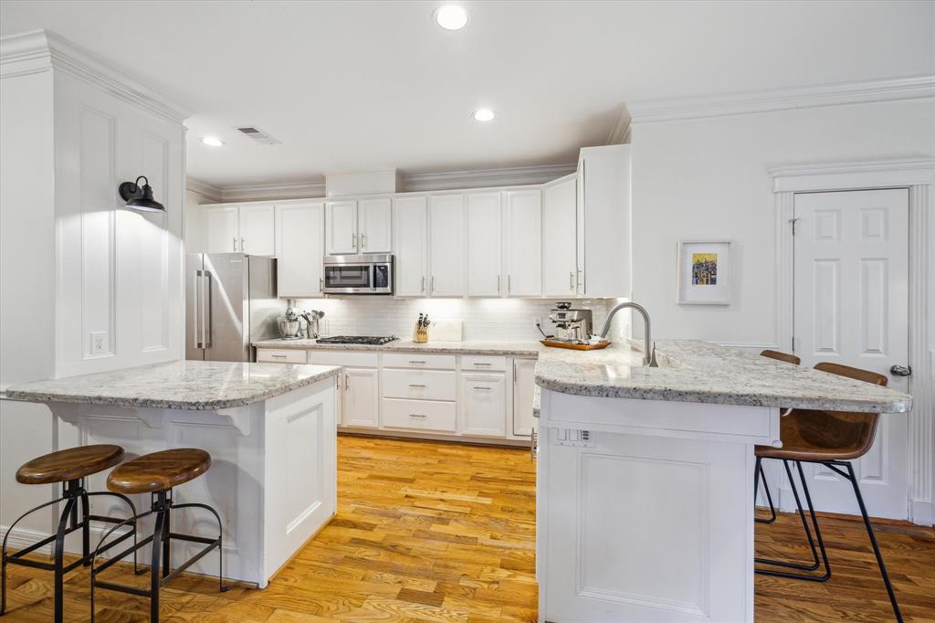 6010 Kirby Drive, Houston, Texas image 12