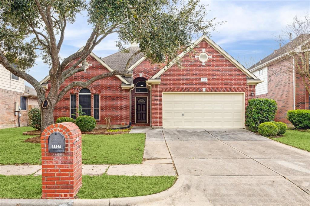 3301 English Oaks Boulevard, Pearland, Texas image 1