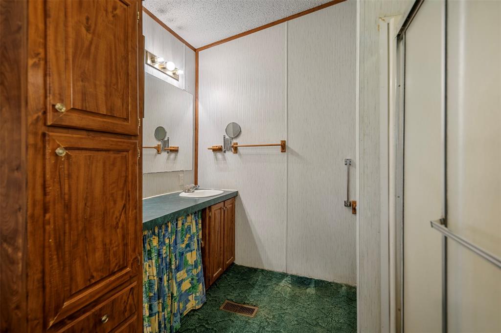 1001 E Stroker Road, Crosby, Texas image 10