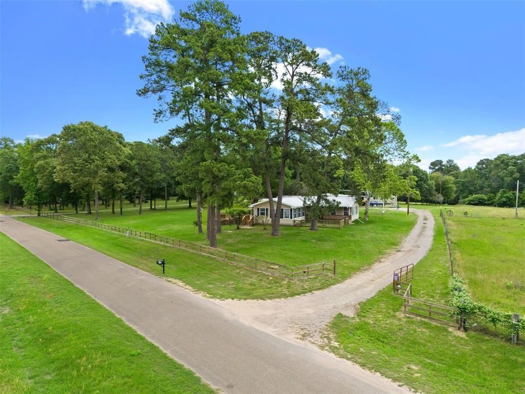 15460 Paradise Point Drive, Willis, Texas image 1