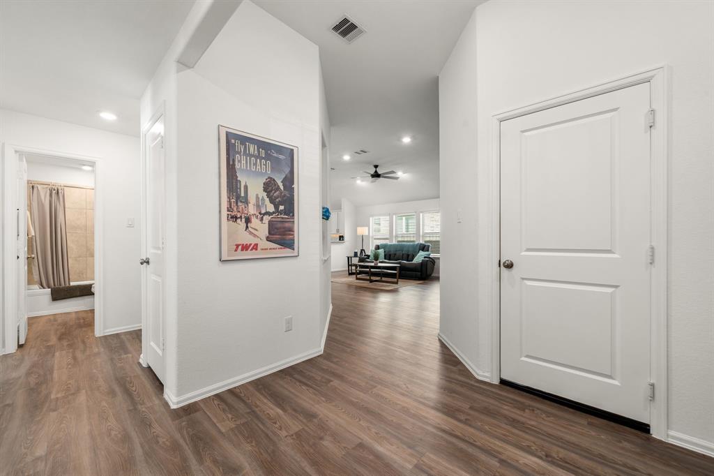 9315 Clearwater Bluff Lane, Houston, Texas image 5