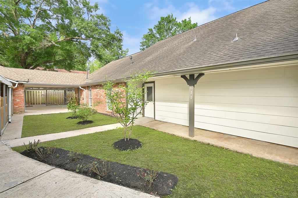 611 Sycamore Drive, Conroe, Texas image 3