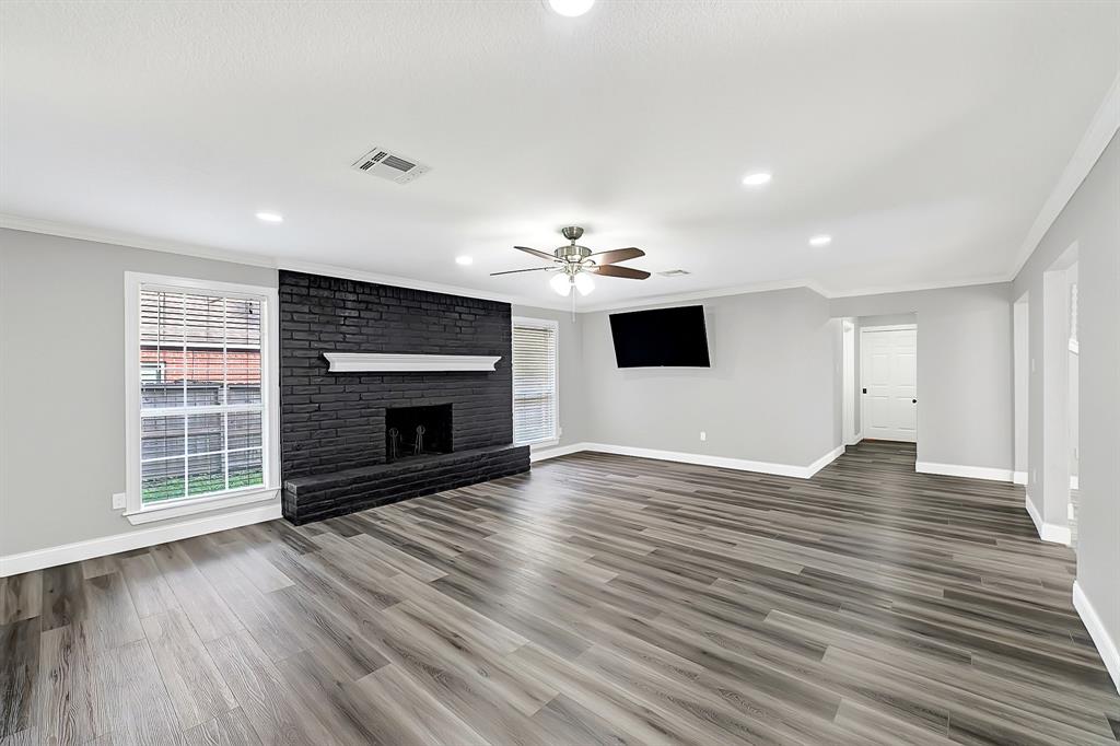 611 Sycamore Drive, Conroe, Texas image 9