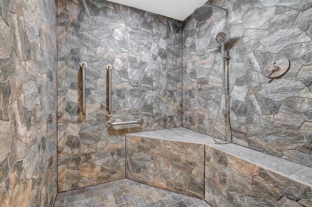 611 Sycamore Drive, Conroe, Texas image 22