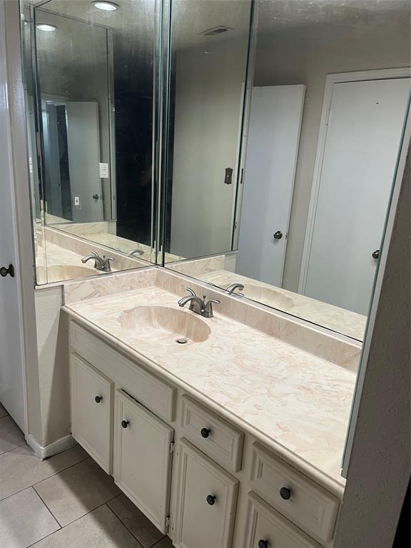 13724 Hollowgreen Drive 708
