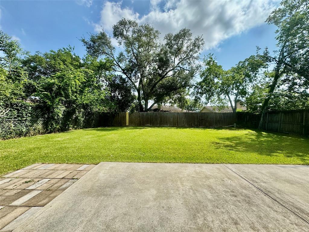 16819 Blackhawk Boulevard, Friendswood, Texas image 13
