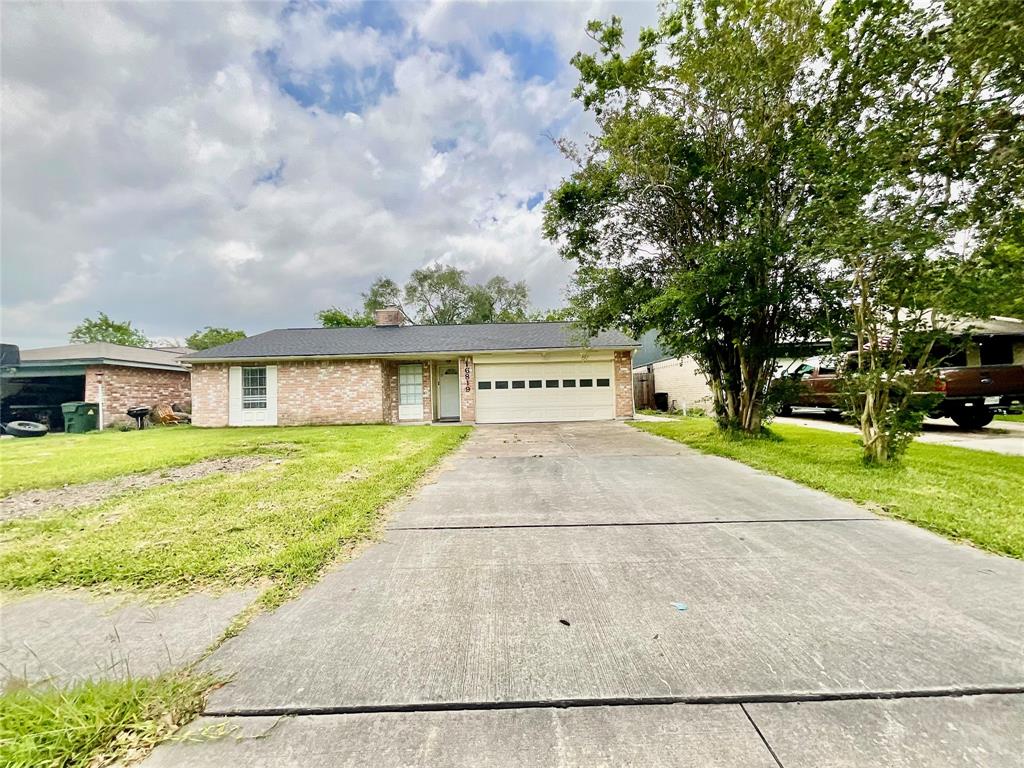16819 Blackhawk Boulevard, Friendswood, Texas image 1