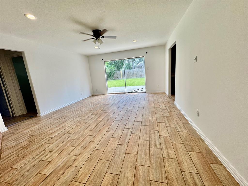 16819 Blackhawk Boulevard, Friendswood, Texas image 12