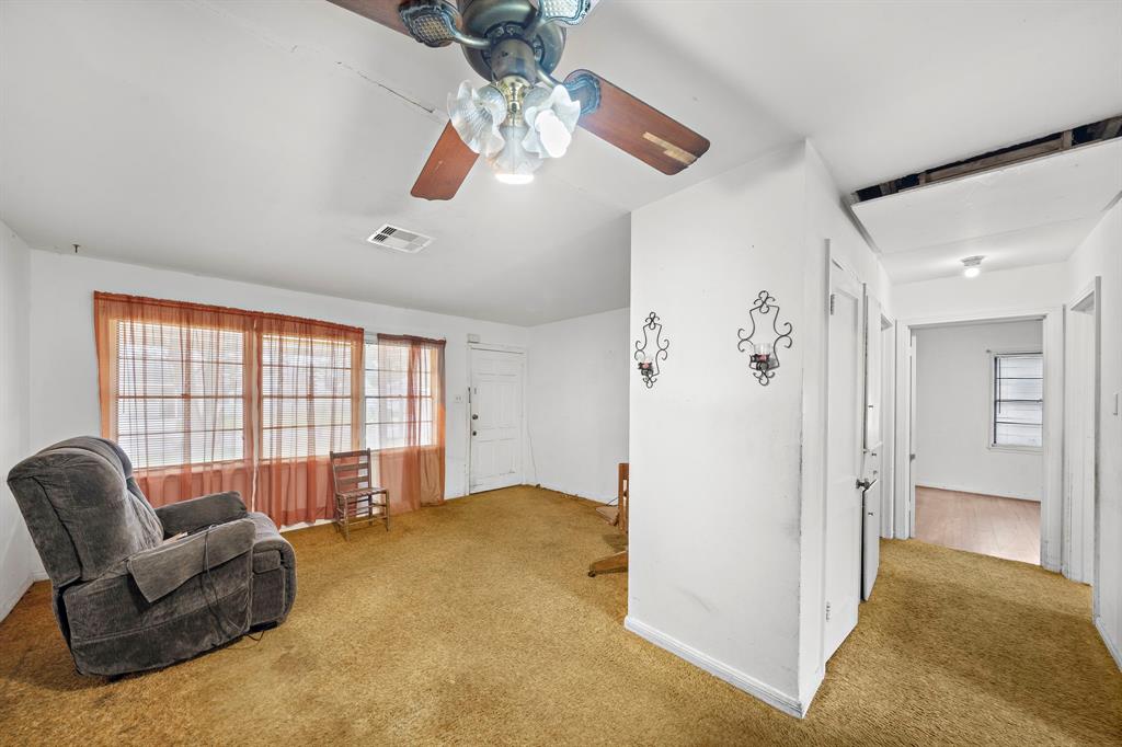1108 Nottingham Drive, Angleton, Texas image 2
