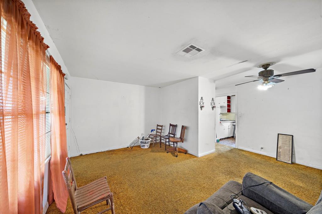 1108 Nottingham Drive, Angleton, Texas image 3
